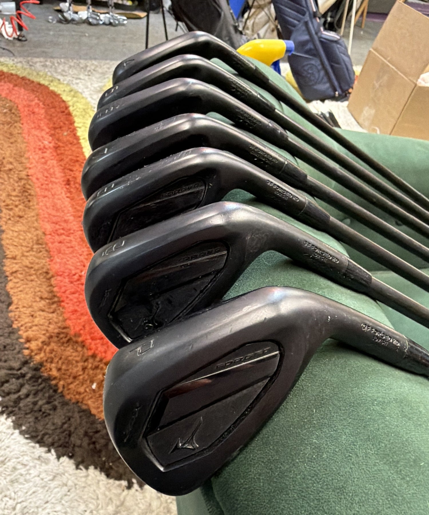 Mizuno JPX 925 Forged Black irons | 4-PW | Dynamic Gold MID Tour Issue 115 S400 - actual club photograph with original background